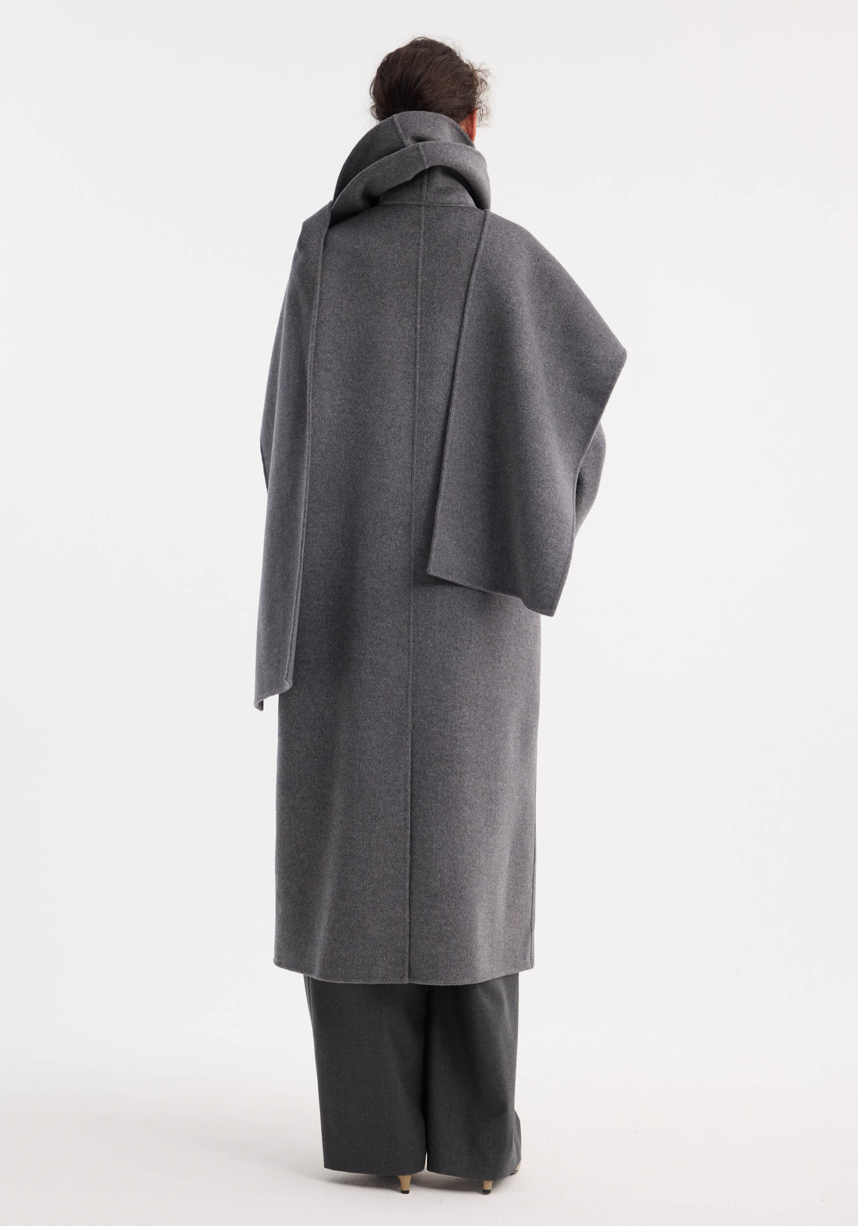 RÓHE SIGNATURE DOUBLE-FACED SCARF COAT | THE NEW TREND