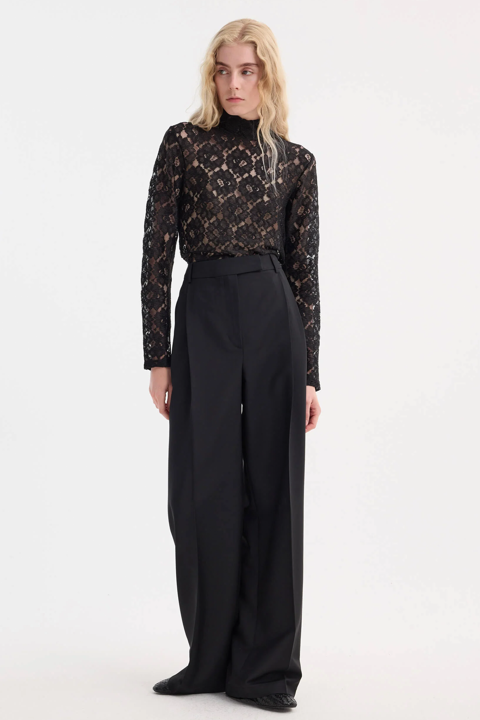 LACE TURTLENECK TOP