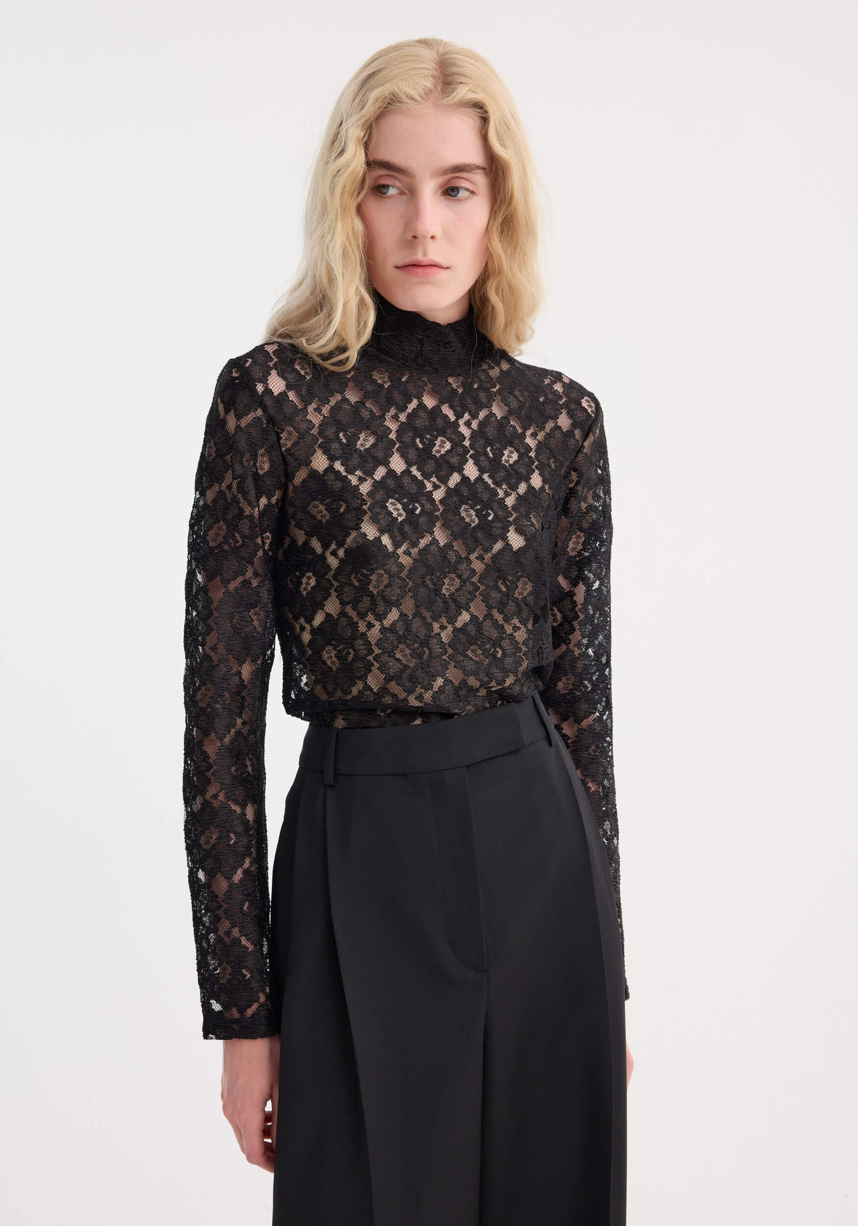 RÓHE LACE TURTLENECK TOP | THE NEW TREND