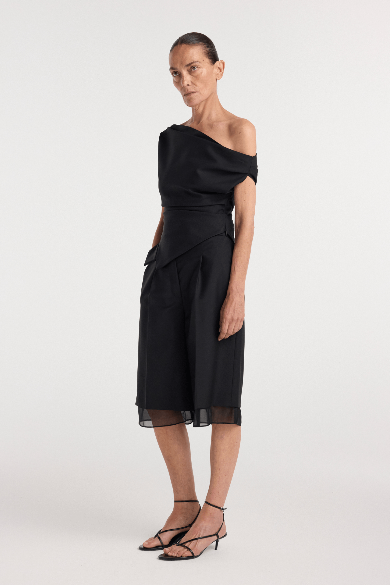 OFF SHOULDER LAPEL TOP