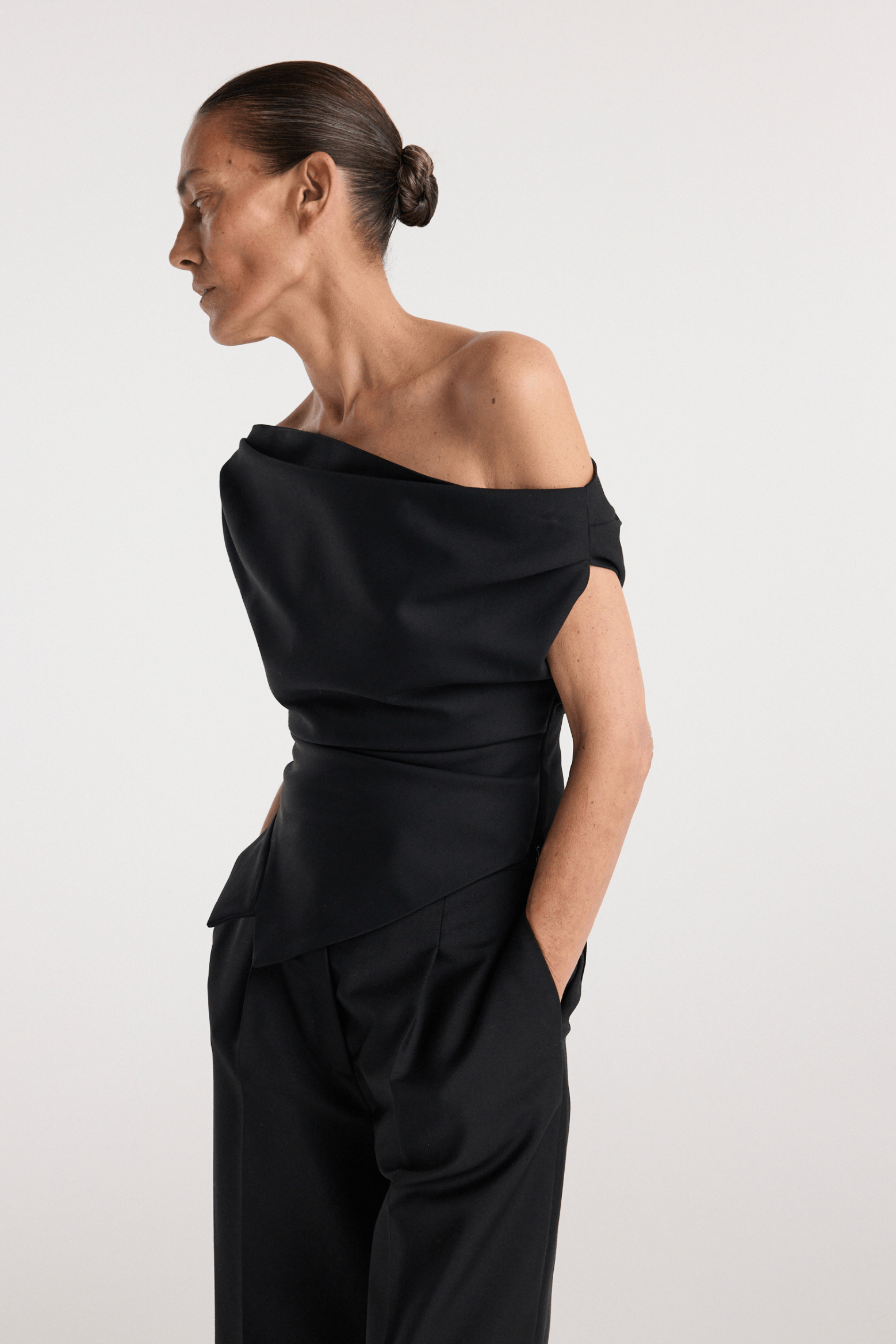 OFF SHOULDER LAPEL TOP
