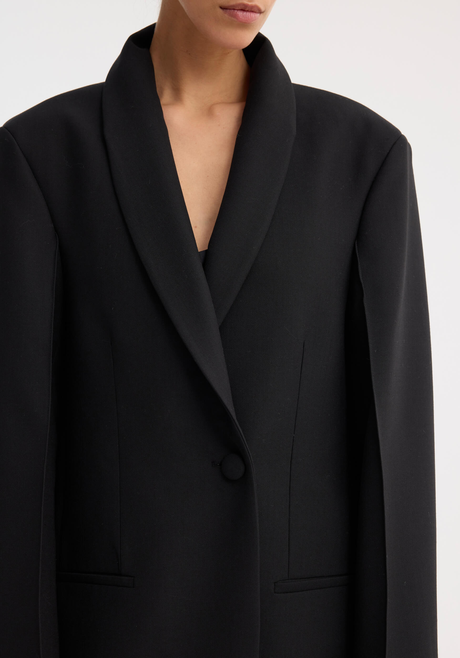 RÓHE SIGNATURE OPERA COAT | THE NEW TREND