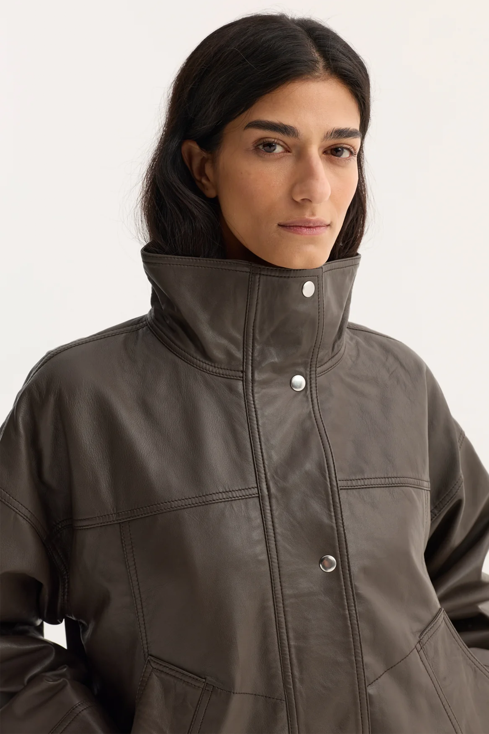 RÓHE REINVENTED LEATHER JACKET EARTH | THE NEW TREND