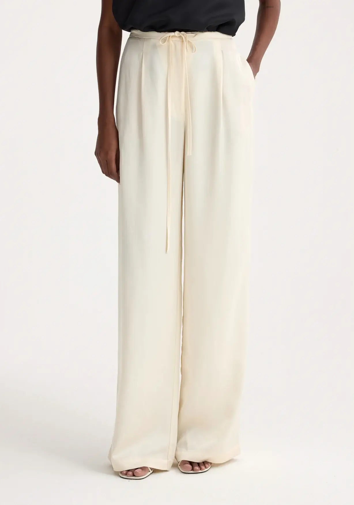 RÓHE RELAXED DRAWSTRING TROUSERS | THE NEW TREND
