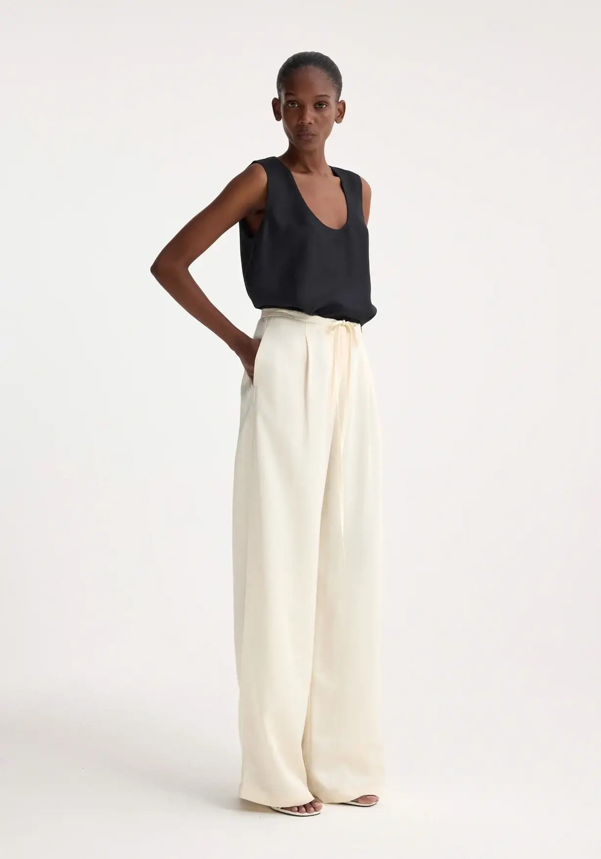 RÓHE RELAXED DRAWSTRING TROUSERS | THE NEW TREND