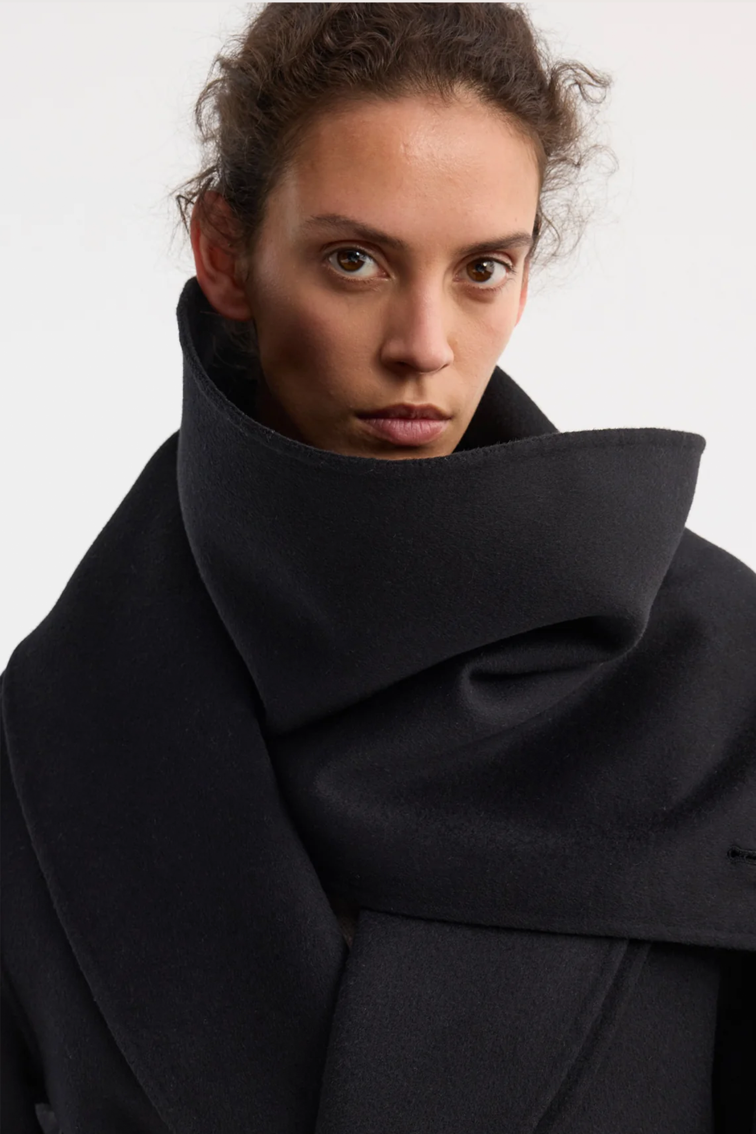 RÓHE SIGNATURE DOUBLE FACED SCARF COAT BLACK | THE NEW TREND