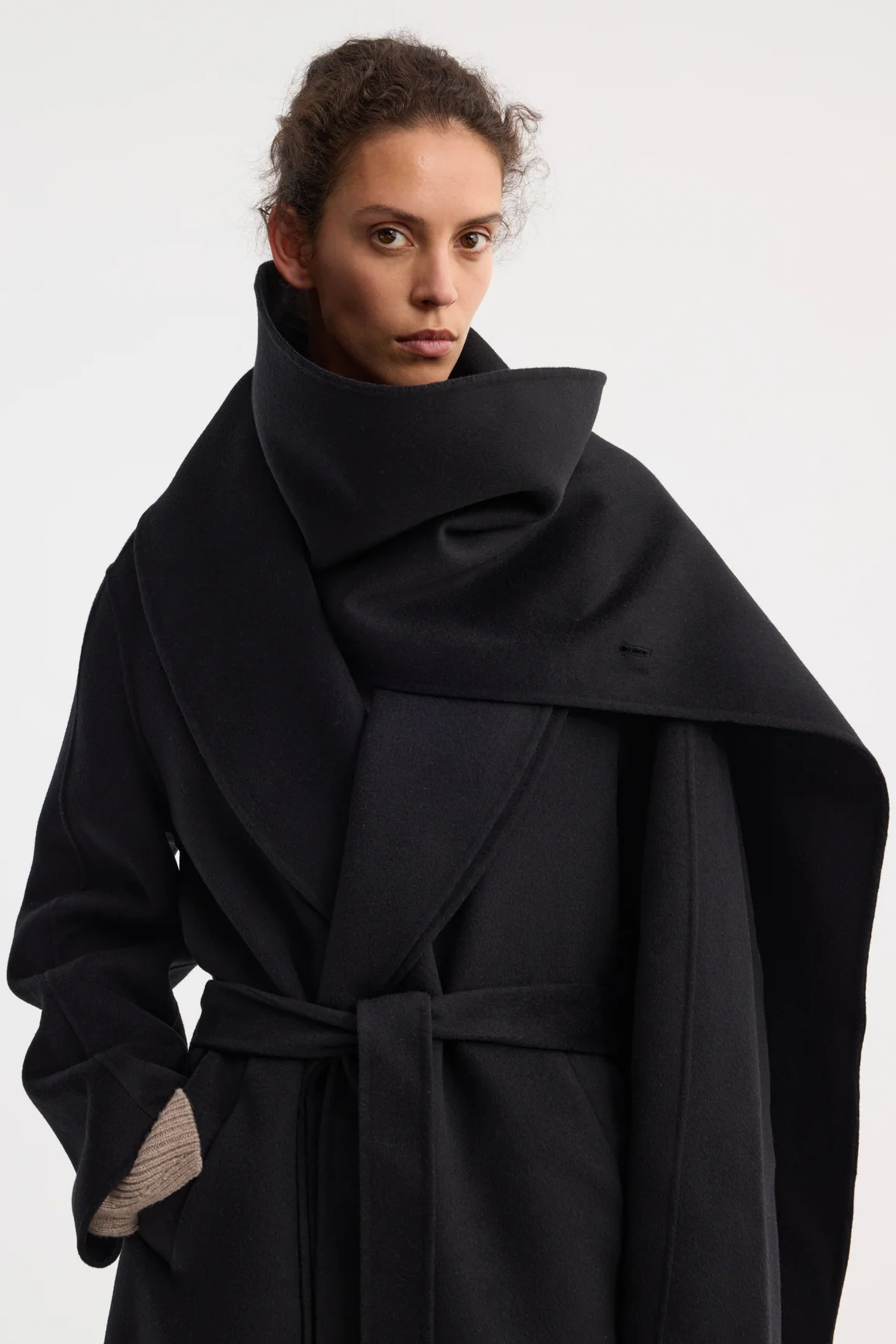 RÓHE SIGNATURE DOUBLE FACED SCARF COAT BLACK | THE NEW TREND