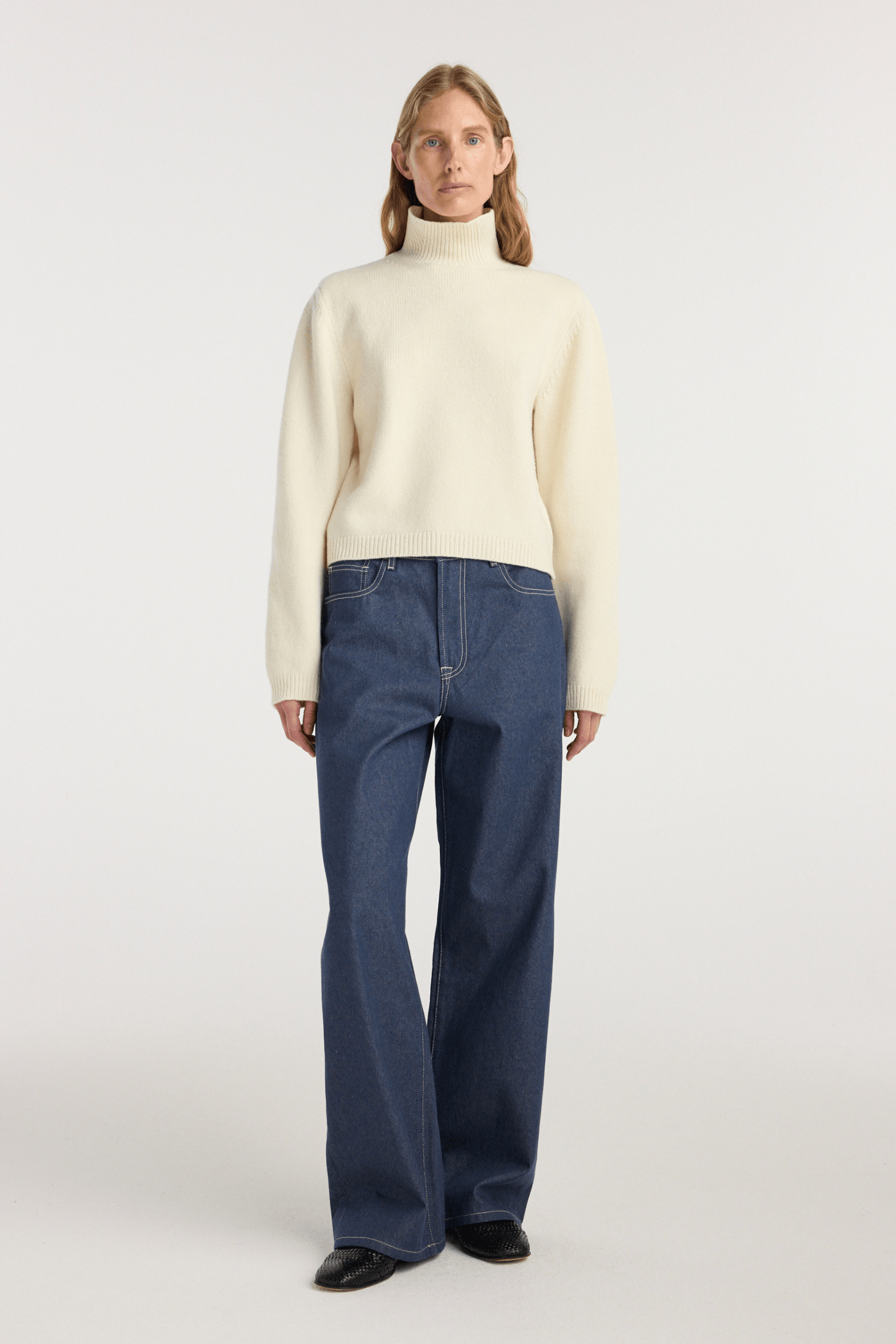 STATEMENT SHOULDER CROPPED TURTLENECK