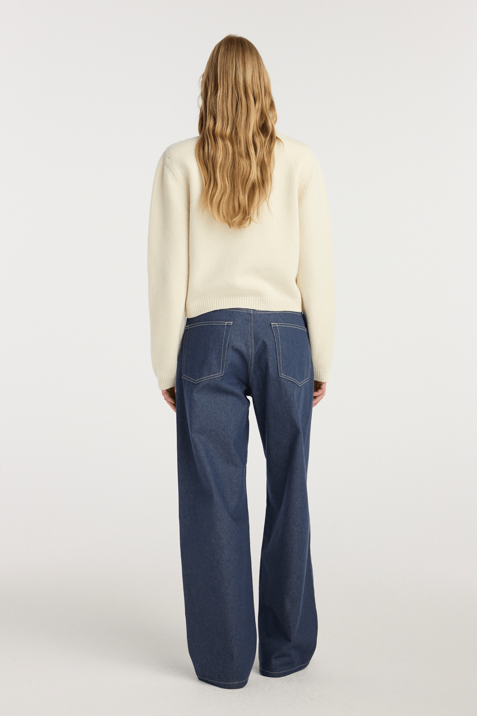 STATEMENT SHOULDER CROPPED TURTLENECK
