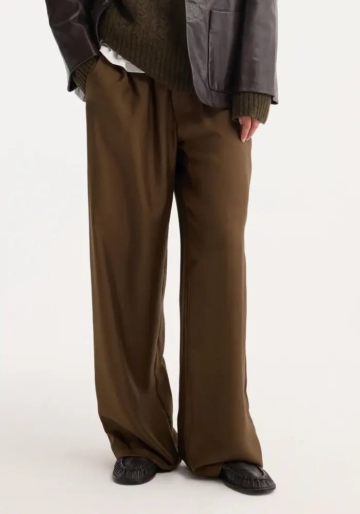 RÓHE WIDE LEG SILK TROUSERS IN FOREST | THE NEW TREND