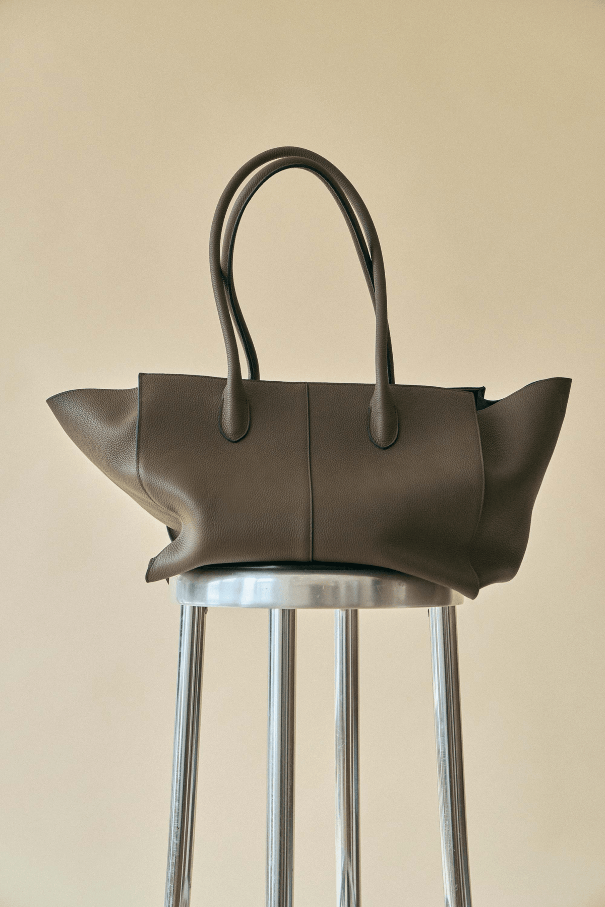 GRAINED LARGE TOTE
