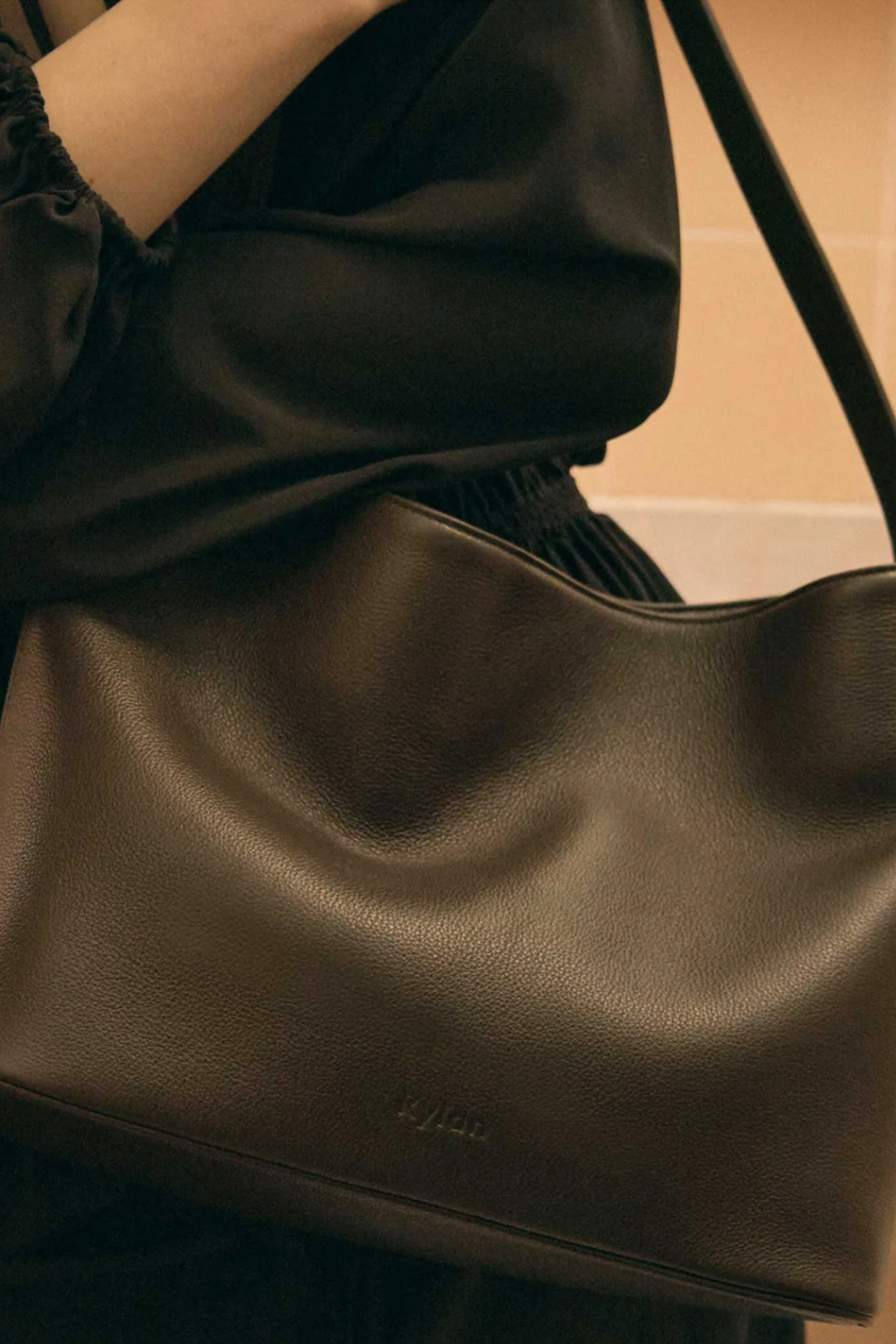 RYLAN TORI MEDIUM HOBO BAG IN DARK BROWN | THE NEW TREND