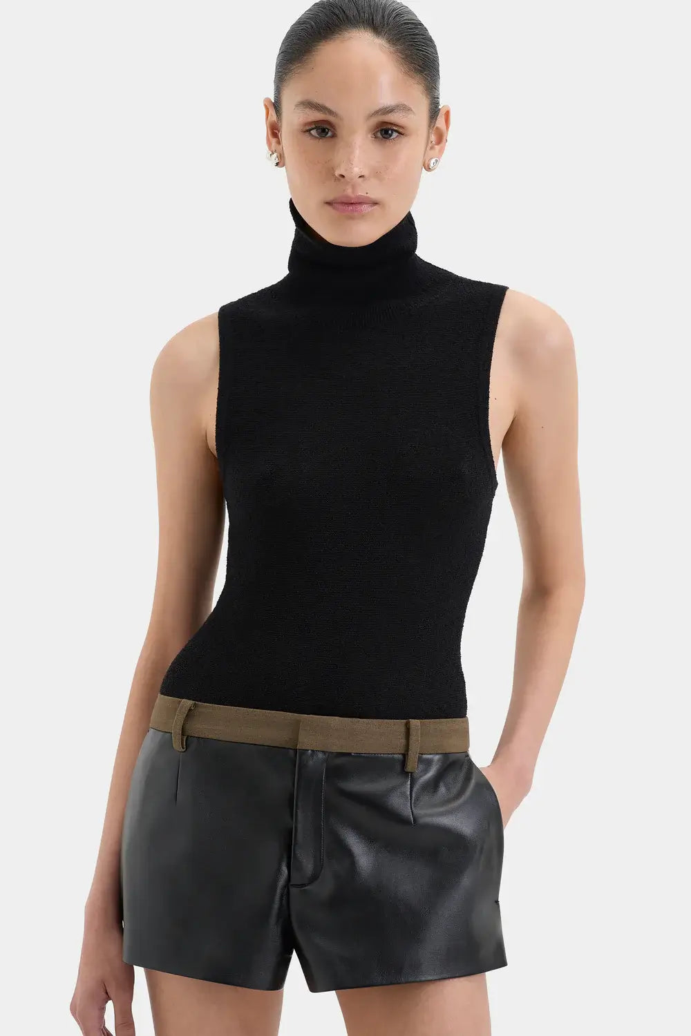 SIR CHIARA TURTLENECK TANK IN BLACK | THE NEW TREND
