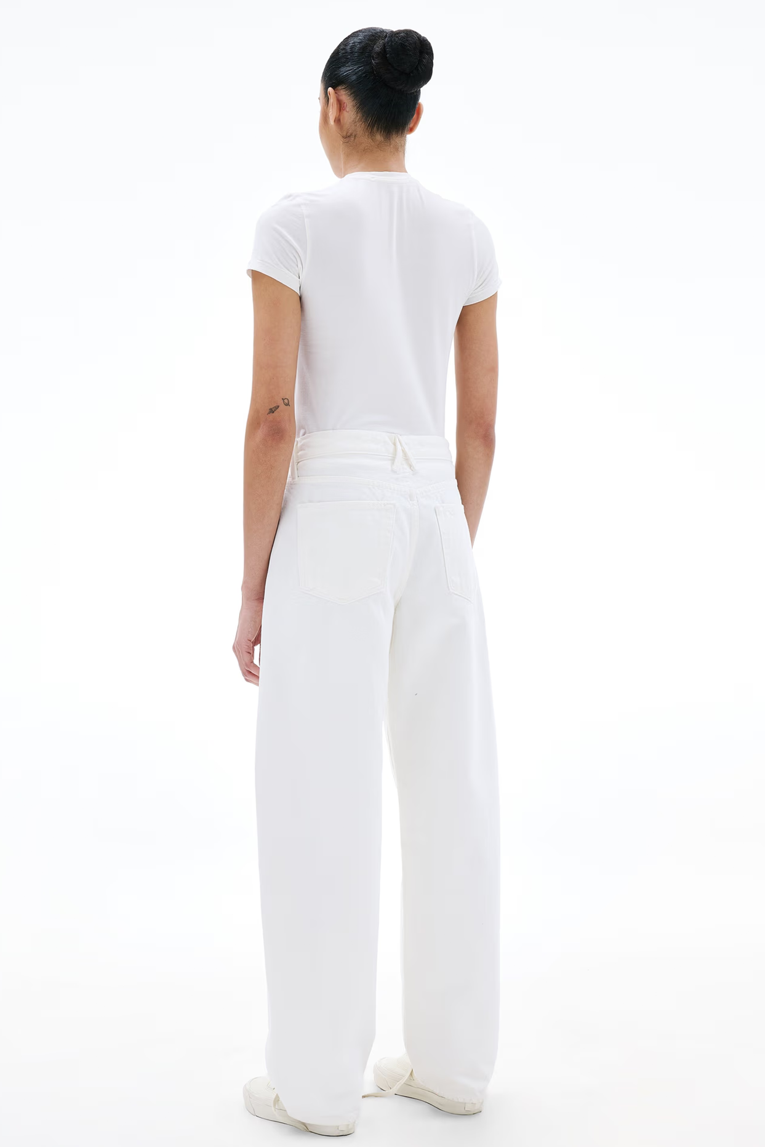 SLVRLAKE ELLA BARREL LEG JEAN IN WHITE | THE NEW TREND