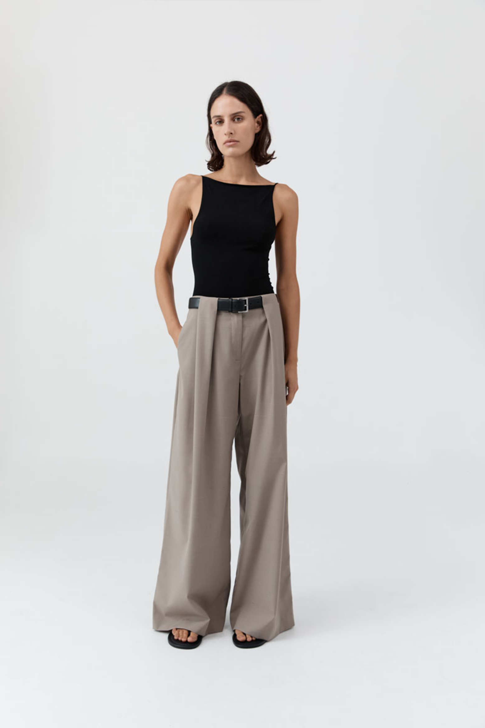 ST. AGNI PLEAT LOOP PANTS IN MOUSSE | THE NEW TREND