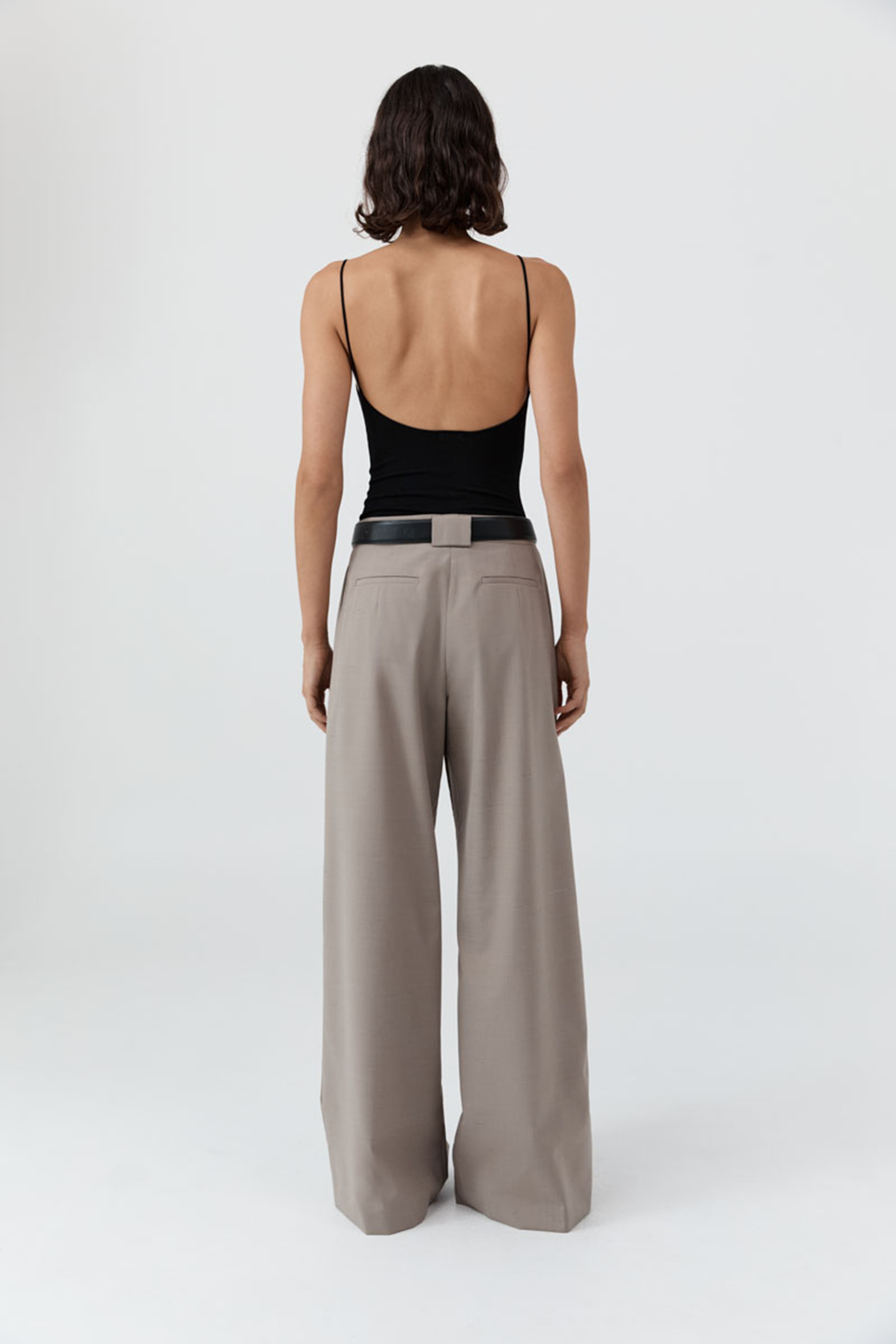 ST. AGNI PLEAT LOOP PANTS IN MOUSSE | THE NEW TREND