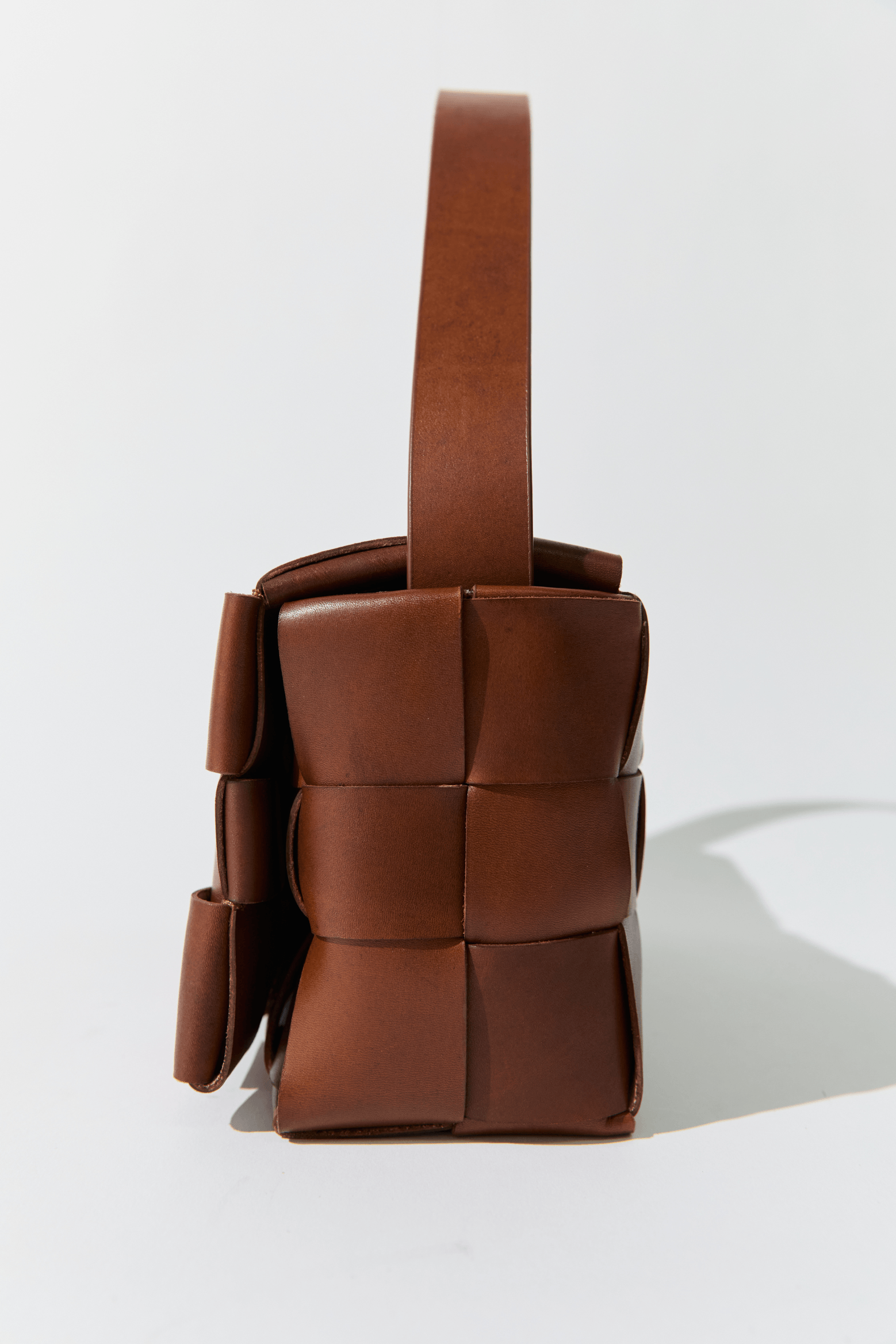 WOVEN ENVELOPE SLIM TOTE
