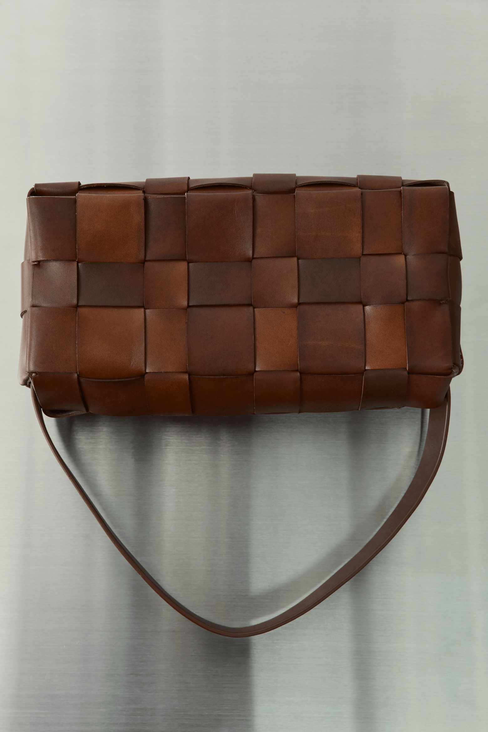 WOVEN ENVELOPE SLIM TOTE