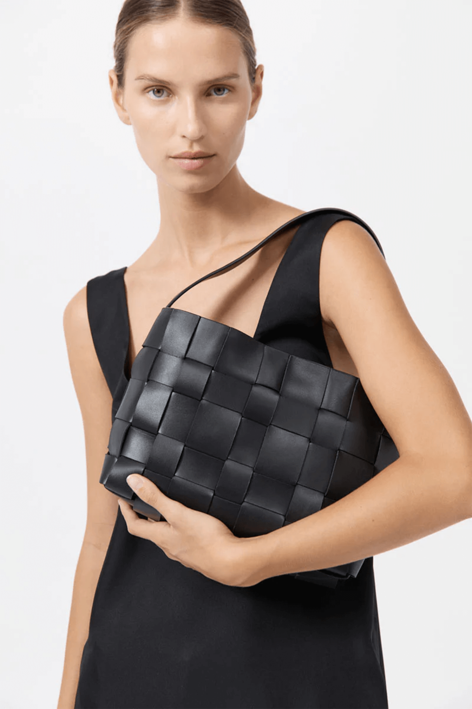 ST. AGNI WOVEN MINI TOTE BAG IN BLACK | THE NEW TREND 