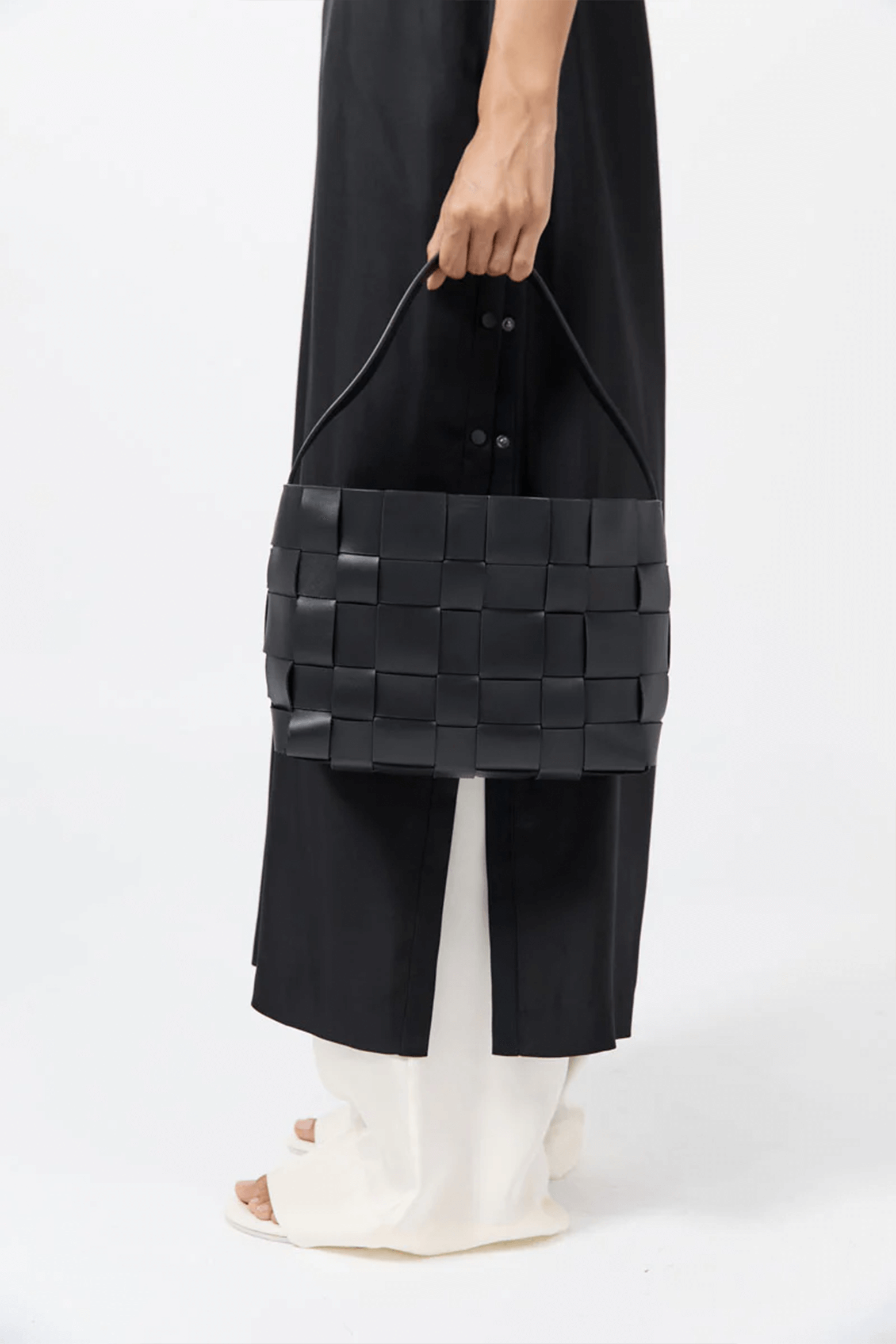 ST. AGNI WOVEN MINI TOTE BAG IN BLACK | THE NEW TREND 