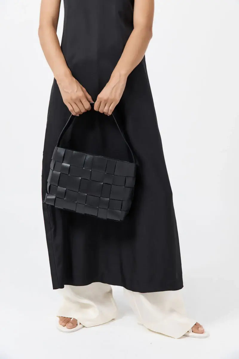 ST. AGNI WOVEN MINI TOTE BAG IN BLACK | THE NEW TREND 