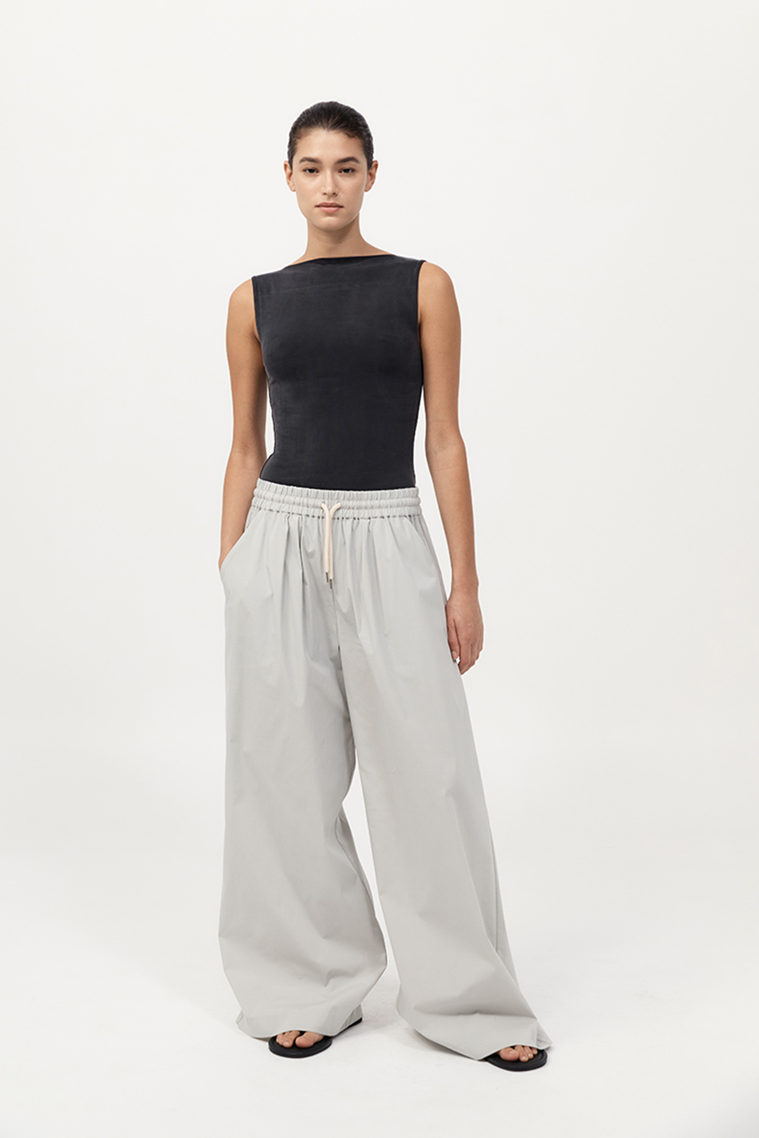 ST. AGNI EVERYDAY DRAWSTRING PANTS IN SILVER | THE NEW TREND