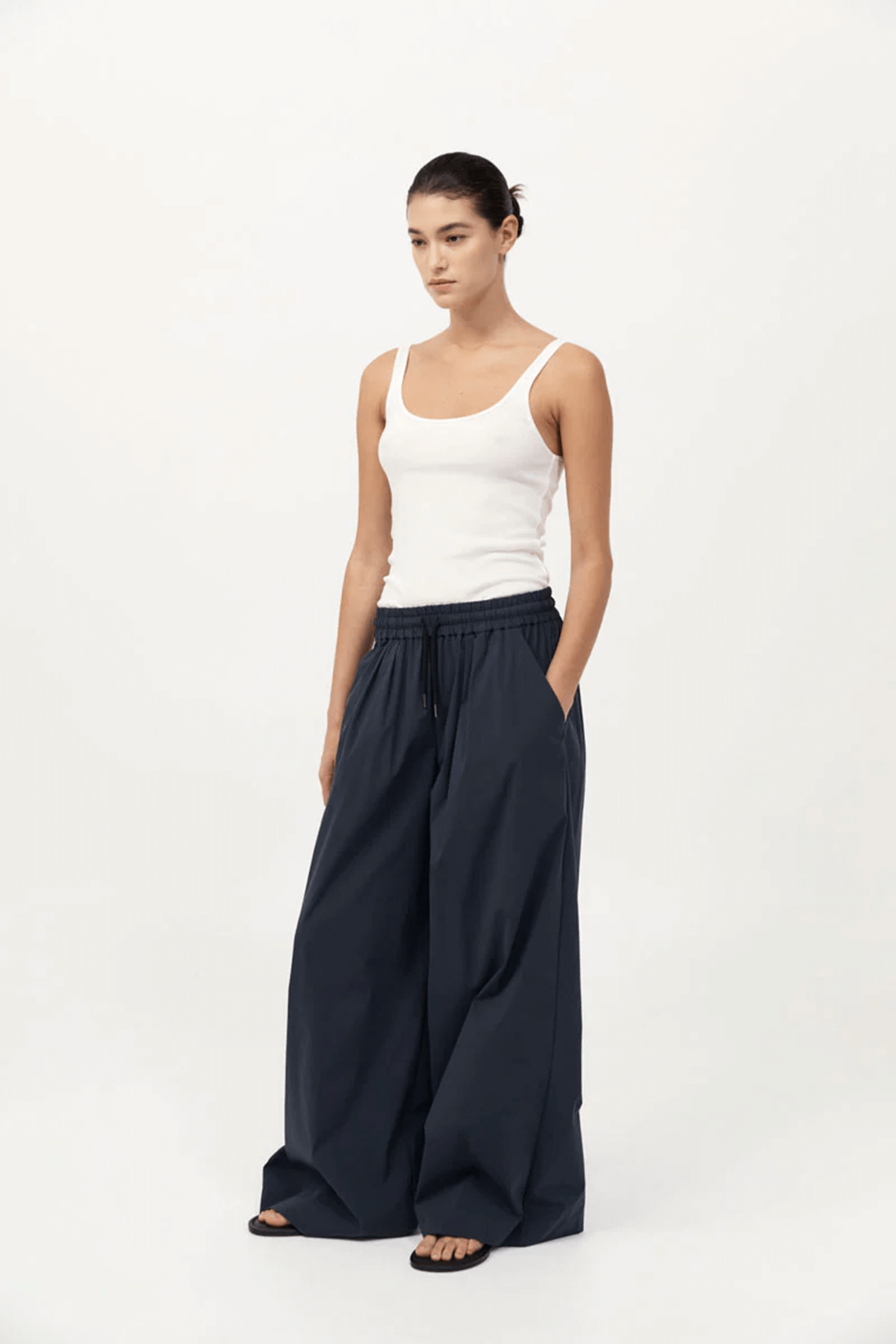 ST.AGNI EVERYDAY DRAWSTRING PANTS IN DARK INK | THE NEW TREND