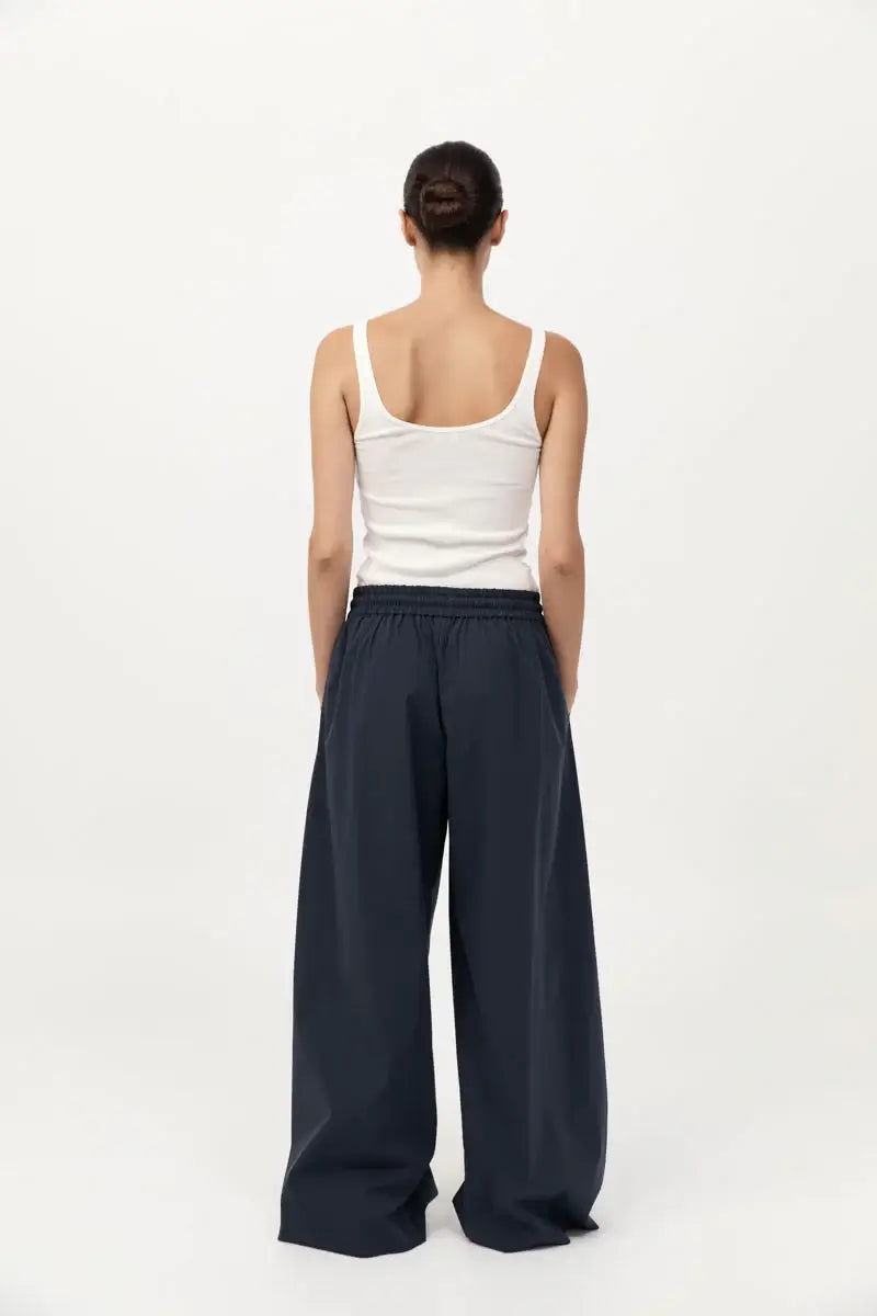 ST.AGNI EVERYDAY DRAWSTRING PANTS IN DARK INK | THE NEW TREND