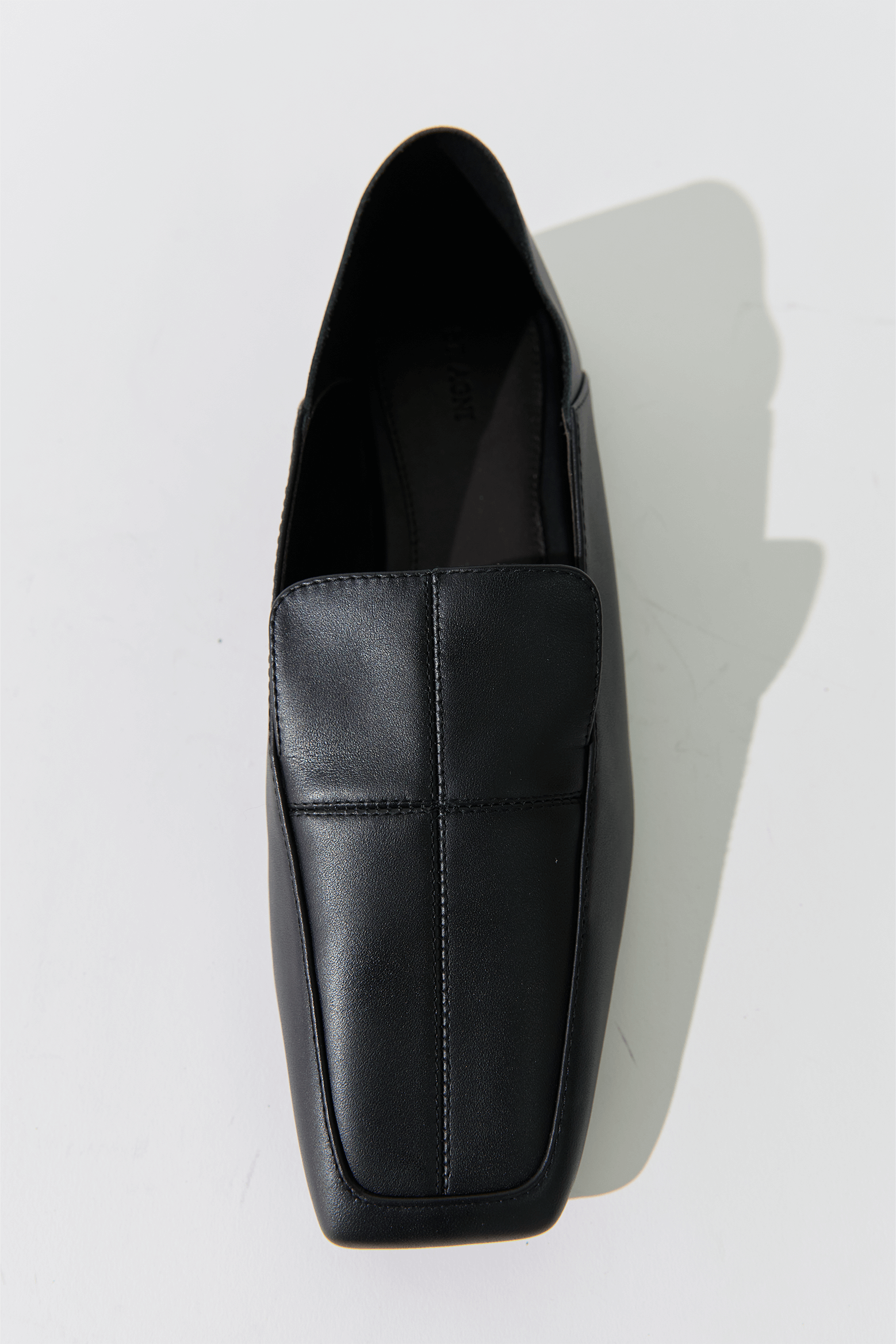 MINIMAL FLAT LOAFER