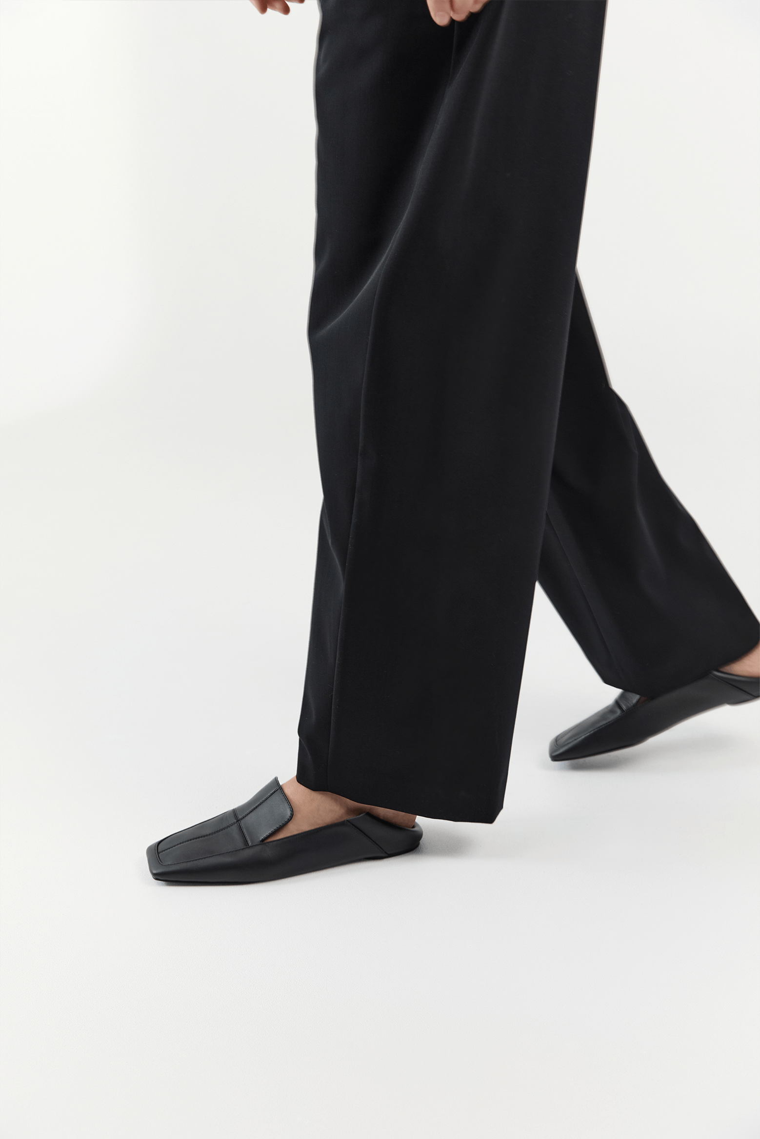 MINIMAL FLAT LOAFER