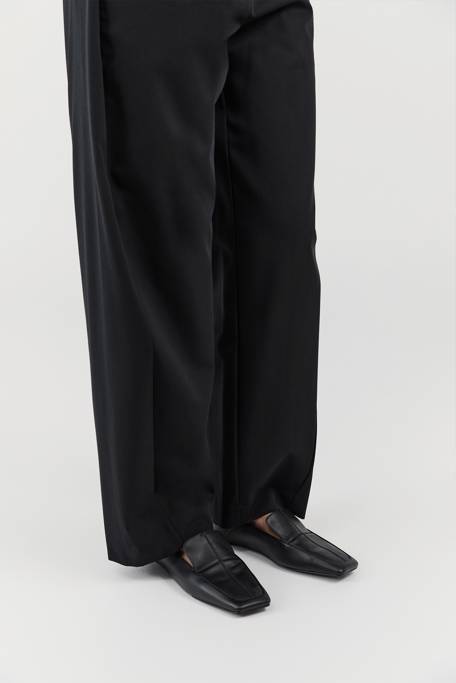 MINIMAL FLAT LOAFER