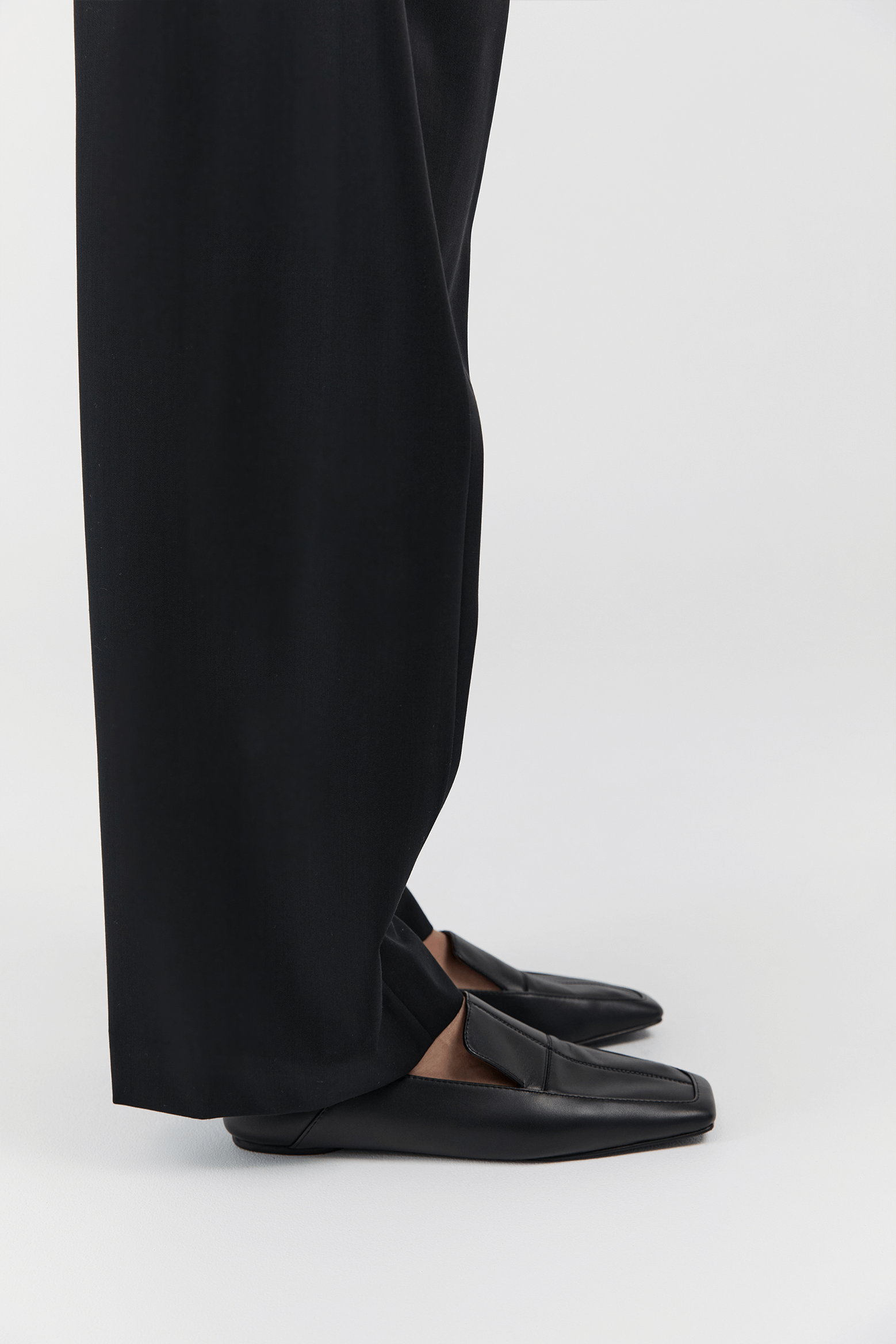MINIMAL FLAT LOAFER