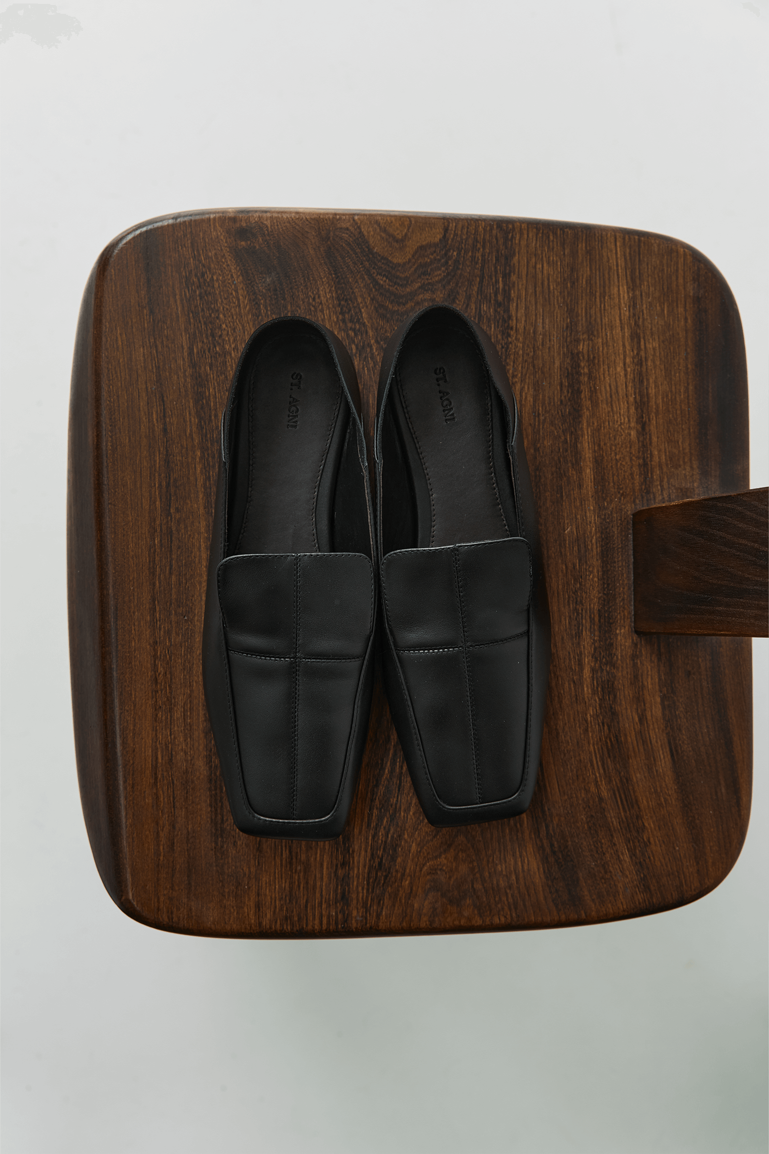 MINIMAL FLAT LOAFER