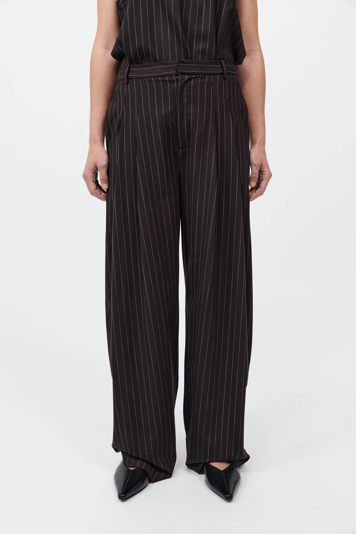 ST.AGNI WOOL PINSTRIPE TAPERED PANTS | THE NEW TREND