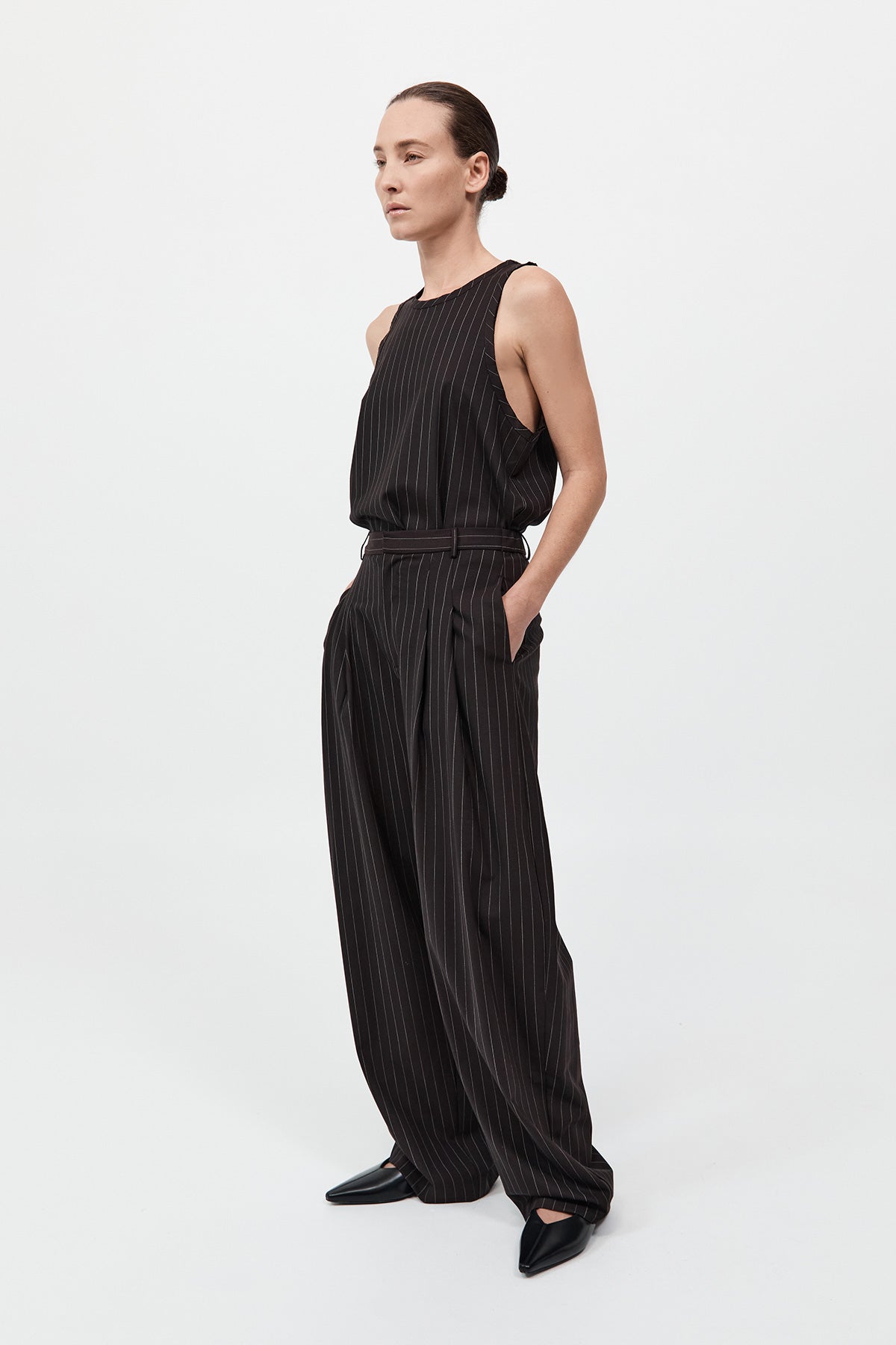 ST.AGNI WOOL PINSTRIPE TAPERED PANTS | THE NEW TREND