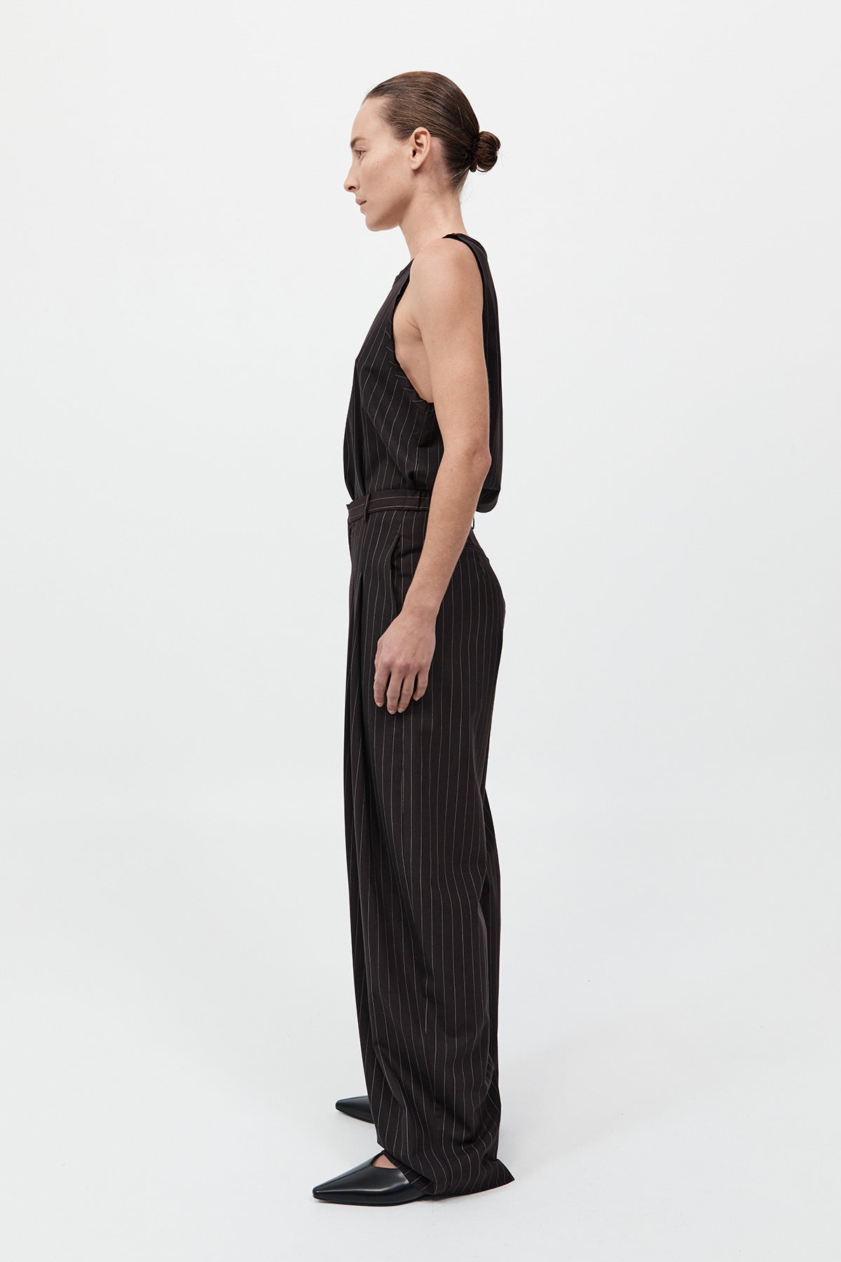 ST.AGNI WOOL PINSTRIPE TAPERED PANTS | THE NEW TREND