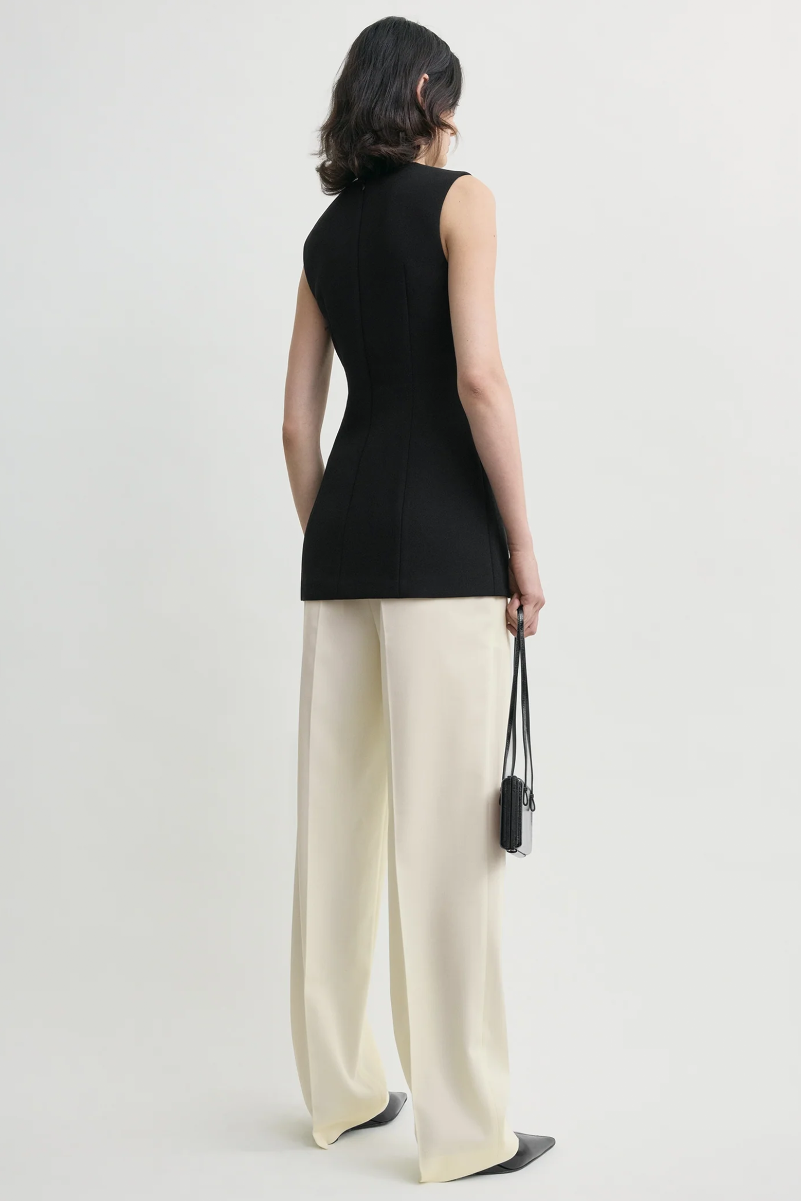 SLEEVELESS POCKET TOP