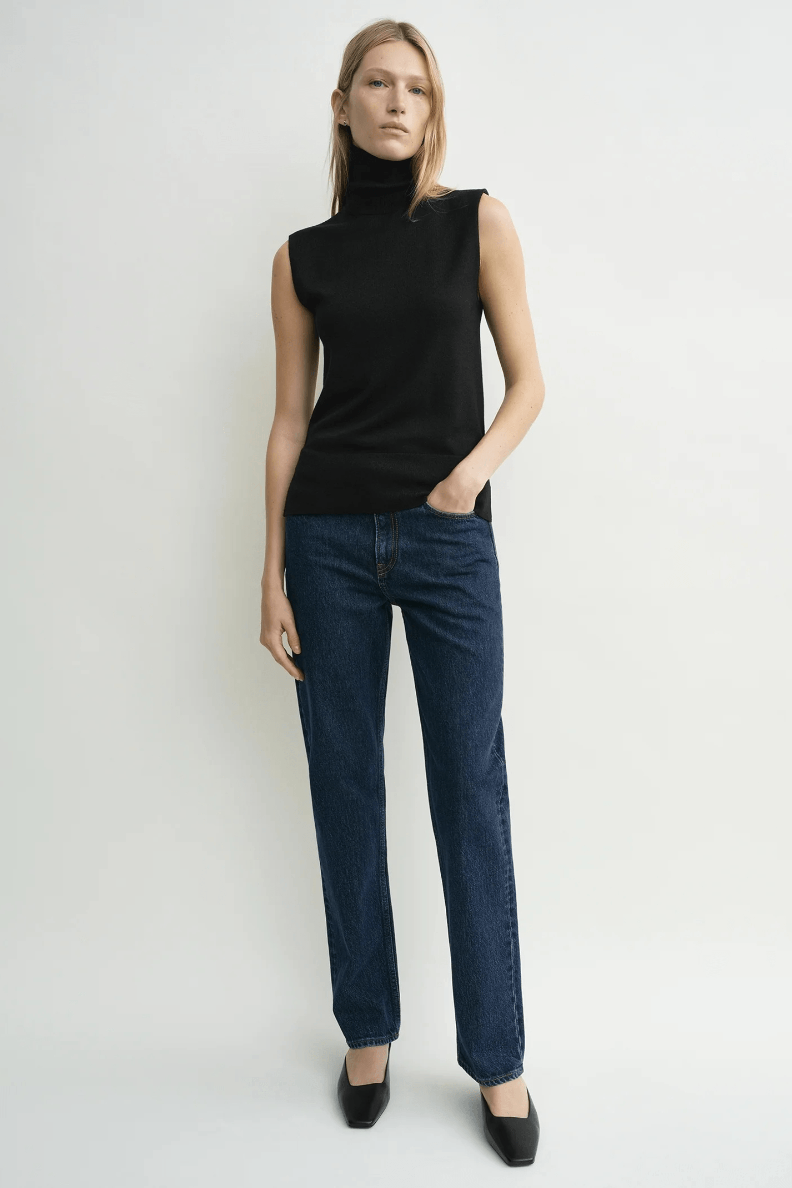 SLEEVELESS FINE TURTLENECK