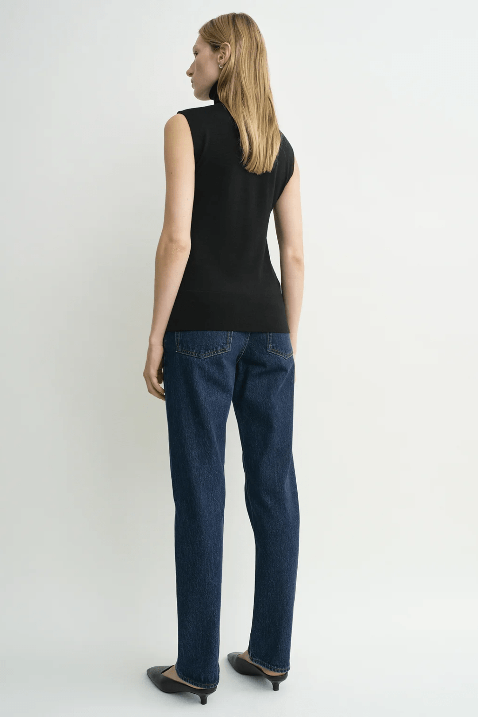 SLEEVELESS FINE TURTLENECK