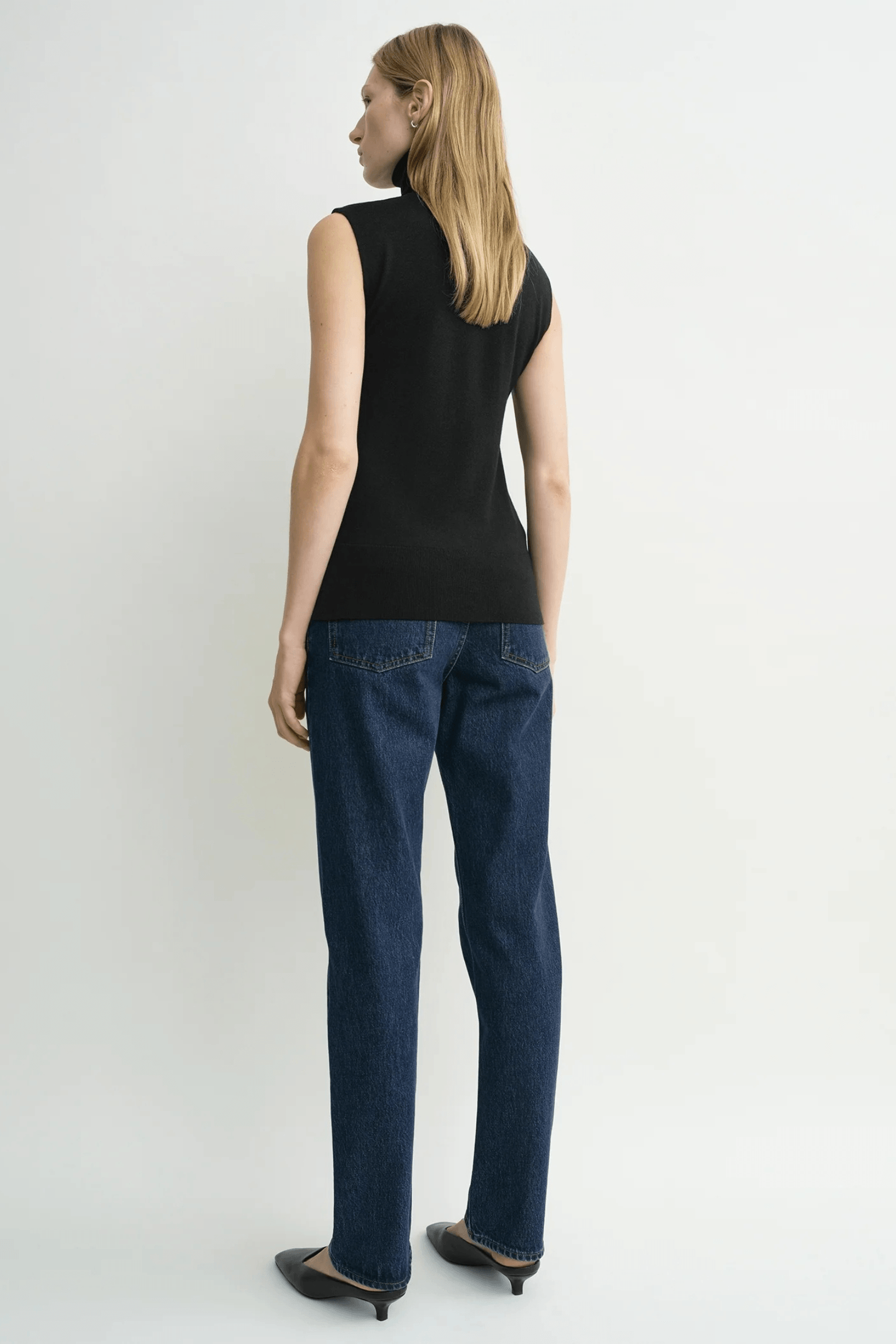 SLEEVELESS FINE TURTLENECK