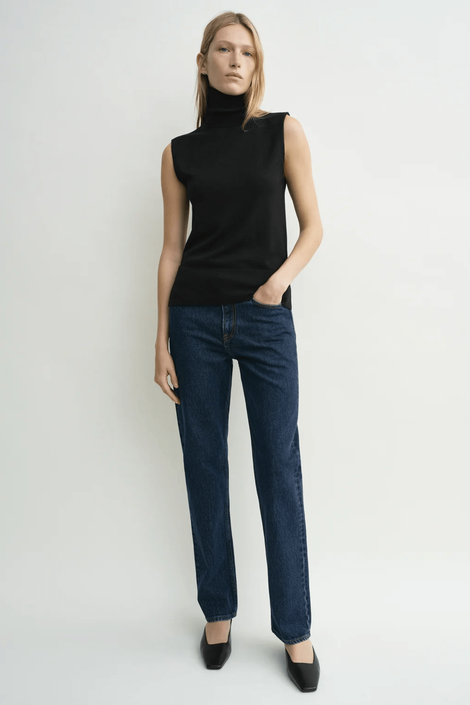 SLEEVELESS FINE TURTLENECK