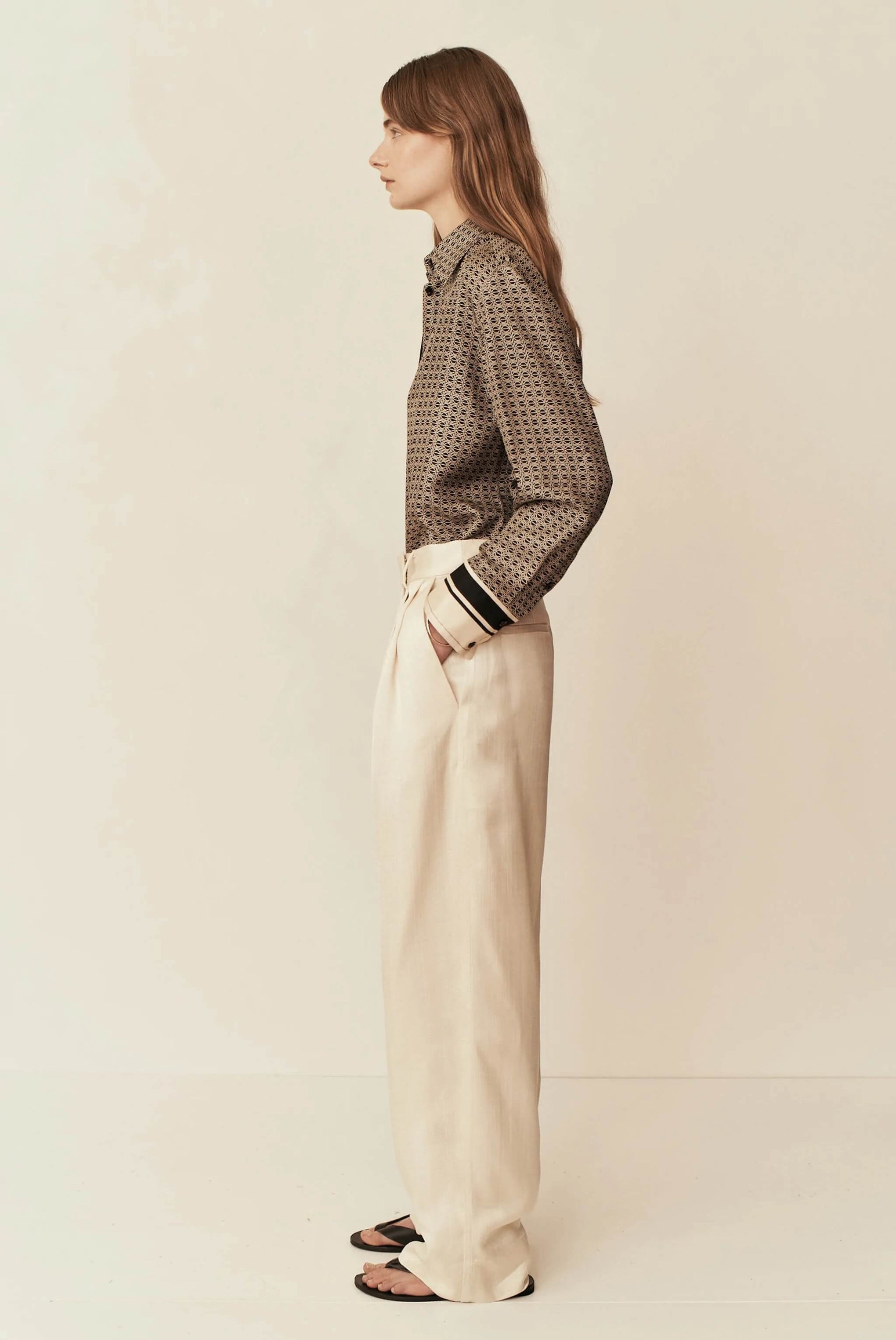 Esse Twills Tailored Trouser in Crema from The New Trend