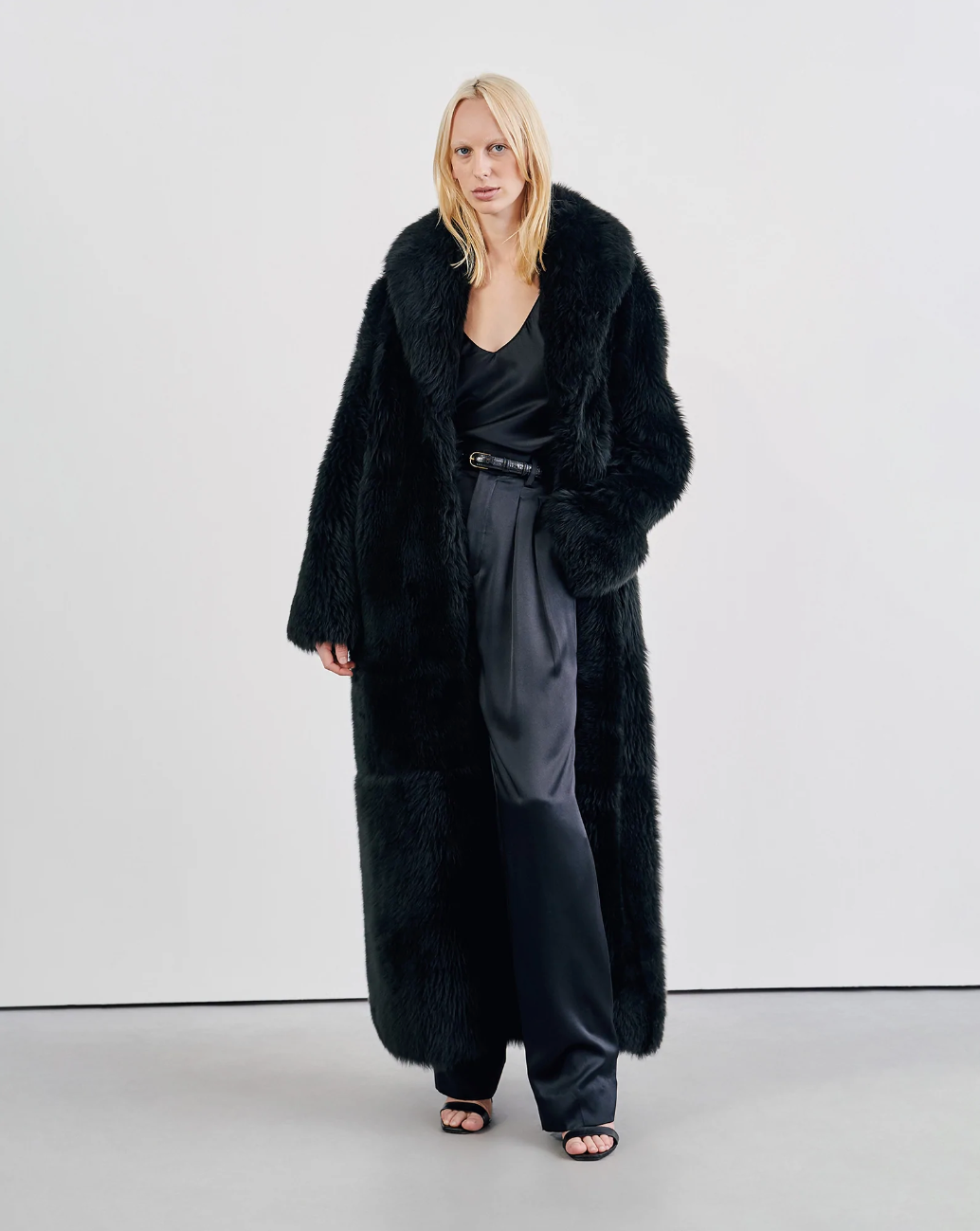 NILI LOTAN Etienne Pleated Silk Pant in Black TNT The New Trend